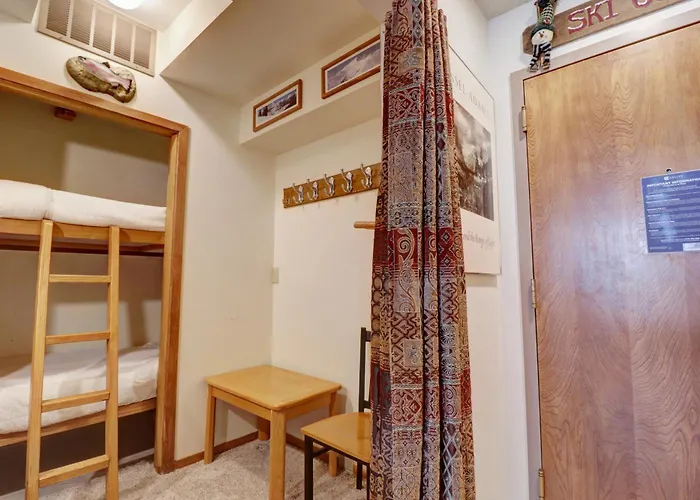 Vs741 Village Square Apartment *