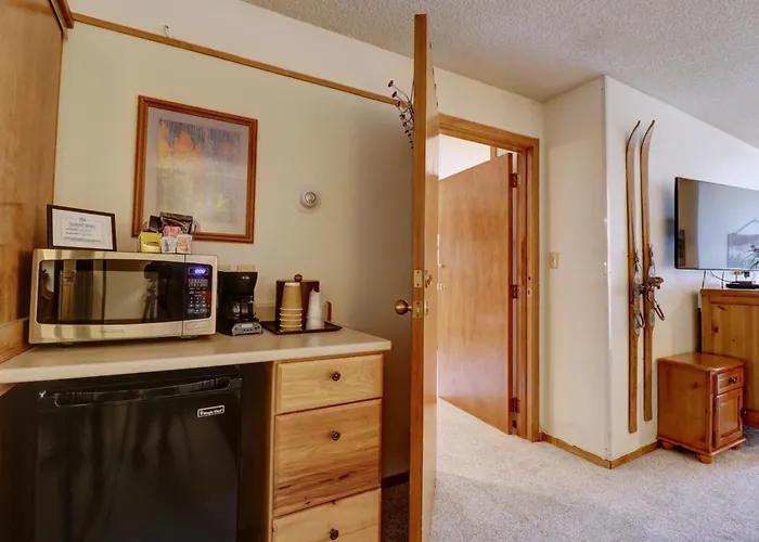 Apartment Vs741 Village Square *